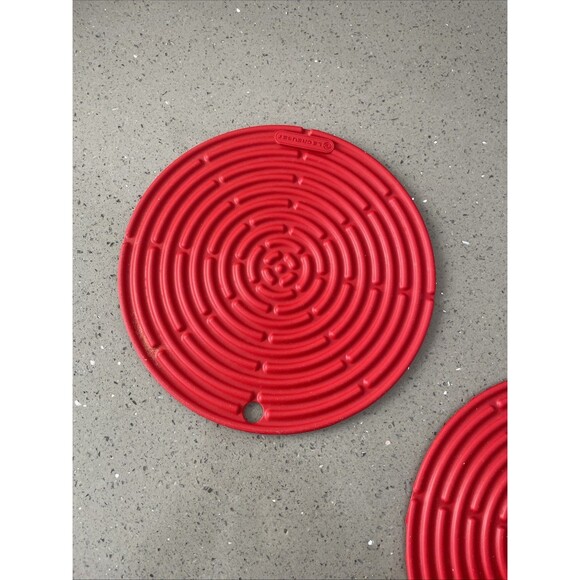 Le Creuset Silicone Pot Trivet  8" Hot Pad Cherry Red Heat Cold Resistant X2 - Picture 5 of 5